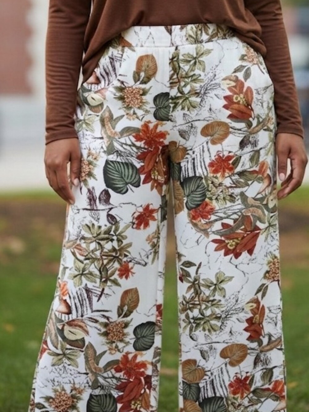 SHEIN Wide-Leg Floral & Botanical Print Pants - White with Green & Rust